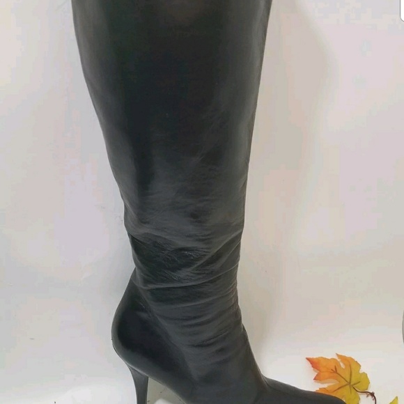 Boots - Picture 4 of 5